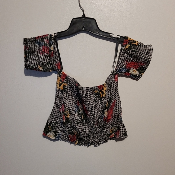 Speed Limit Off Shoulder Crop Top - Picture 2 of 4